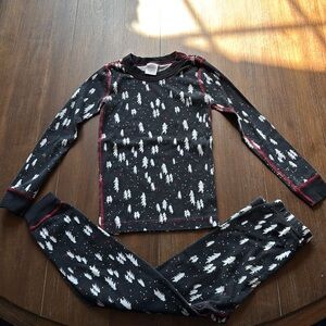 Size 6-7 Hanna Andersson Christmas flocked tree pajamas 100% organic cotton